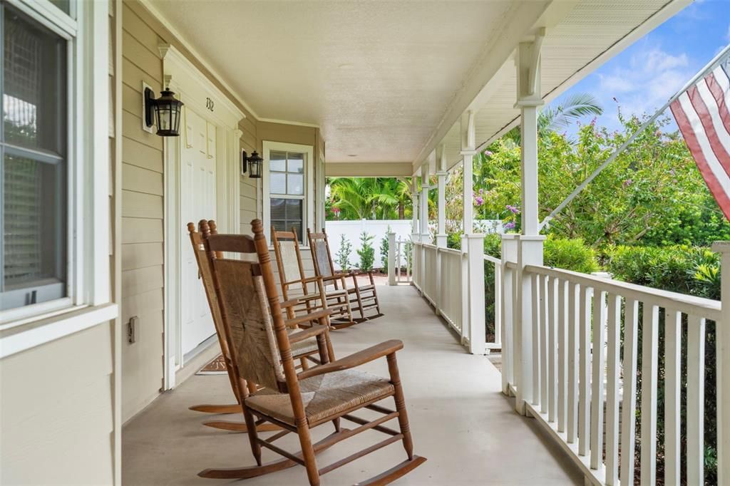 Под контрактом: $800,000 (4 спален, 3 ванн, 2705 Квадратных фут)