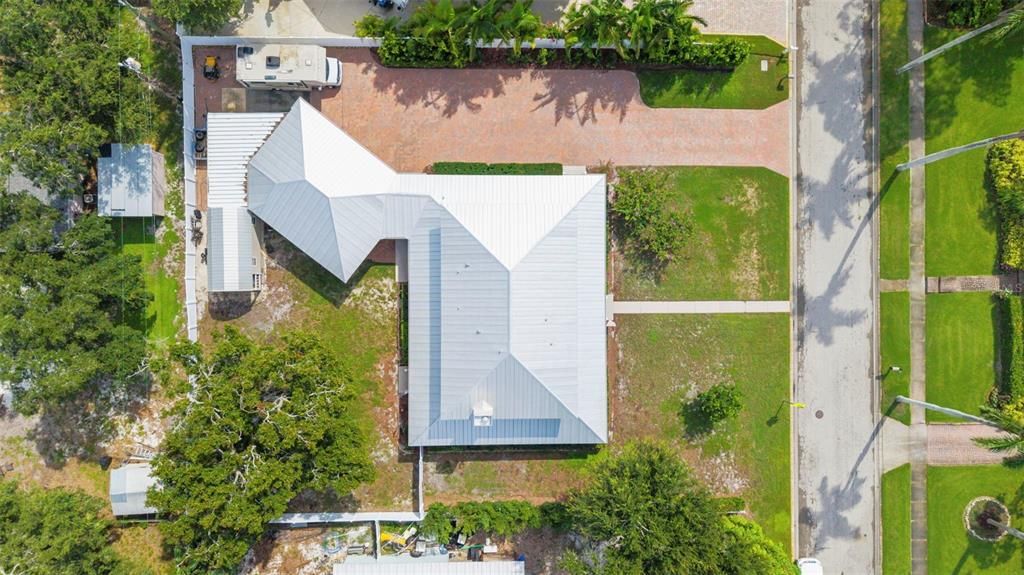 Под контрактом: $800,000 (4 спален, 3 ванн, 2705 Квадратных фут)