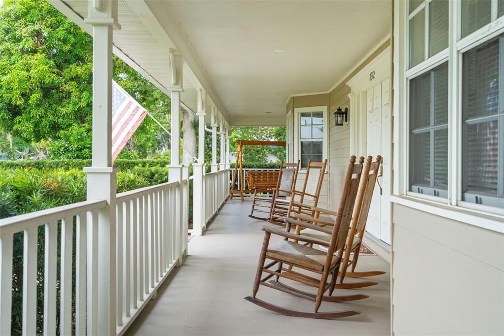 Под контрактом: $800,000 (4 спален, 3 ванн, 2705 Квадратных фут)