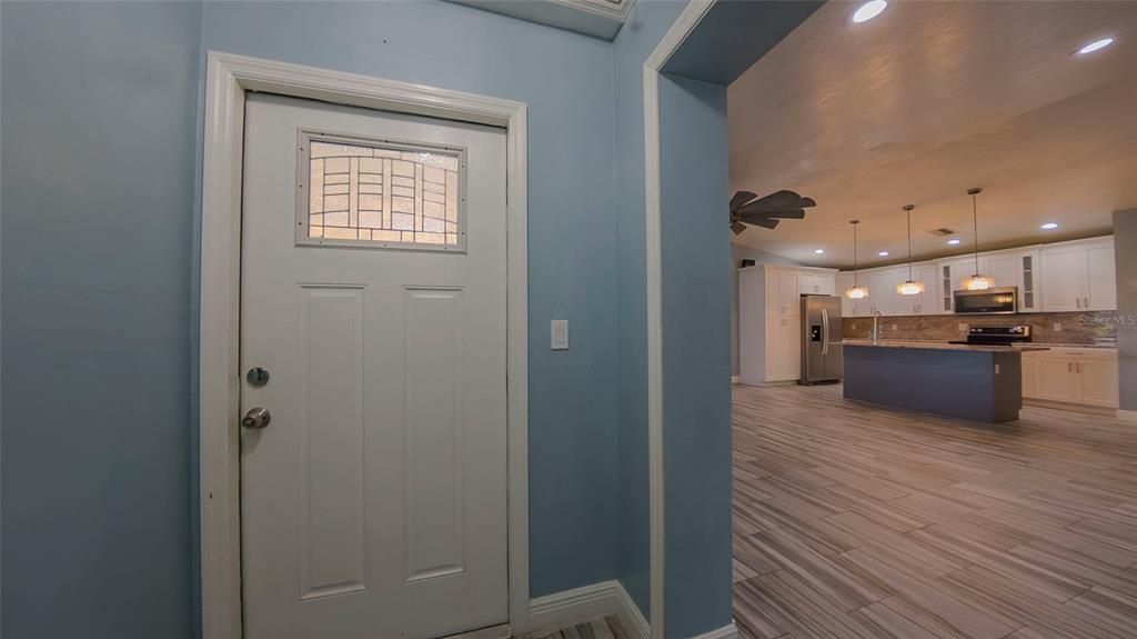 Activo con contrato: $330,000 (5 camas, 4 baños, 2071 Pies cuadrados)