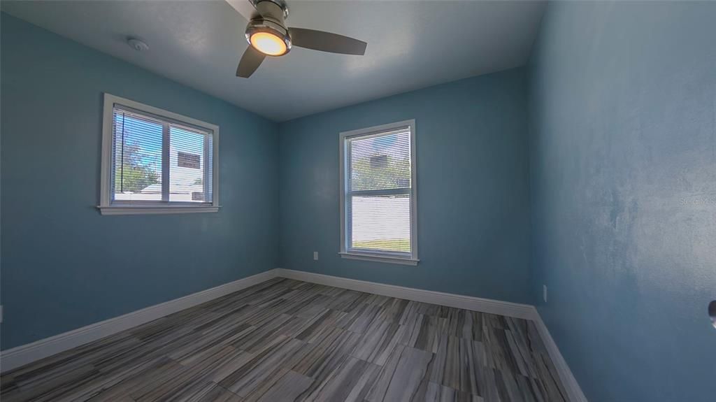 Activo con contrato: $330,000 (5 camas, 4 baños, 2071 Pies cuadrados)