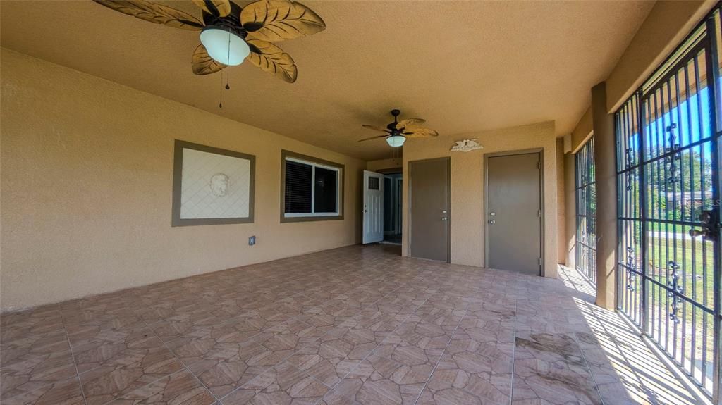 Activo con contrato: $330,000 (5 camas, 4 baños, 2071 Pies cuadrados)