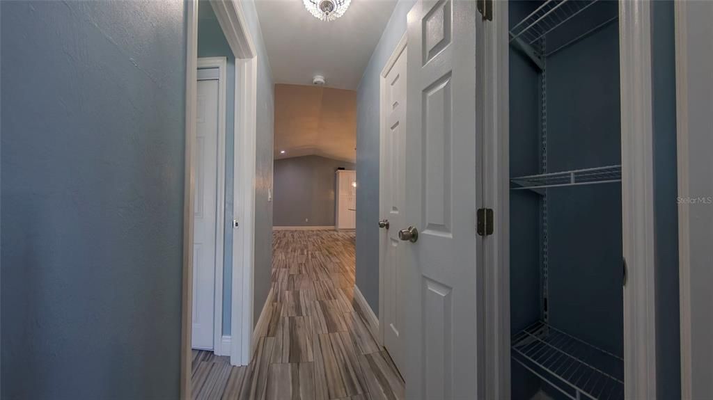 Activo con contrato: $330,000 (5 camas, 4 baños, 2071 Pies cuadrados)