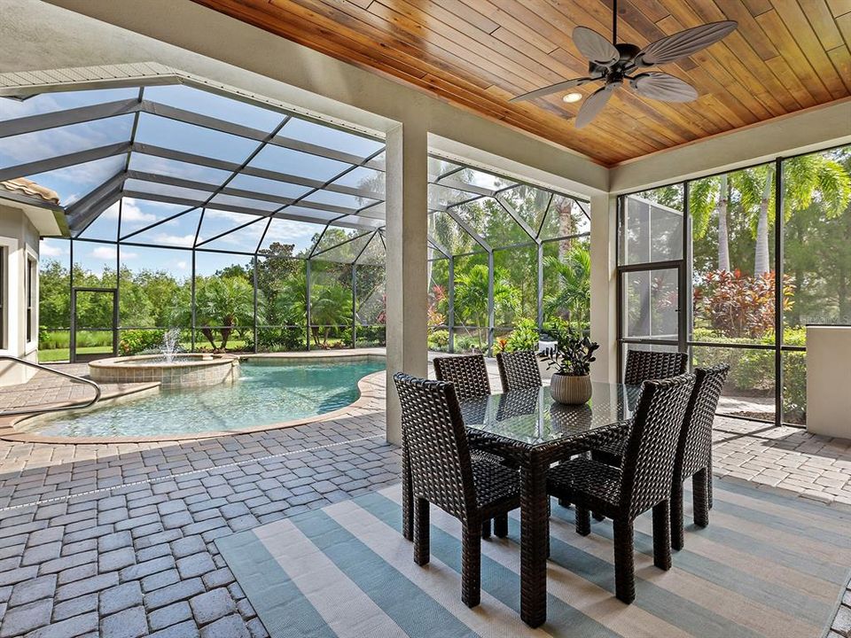 Под контрактом: $1,895,000 (3 спален, 3 ванн, 3667 Квадратных фут)