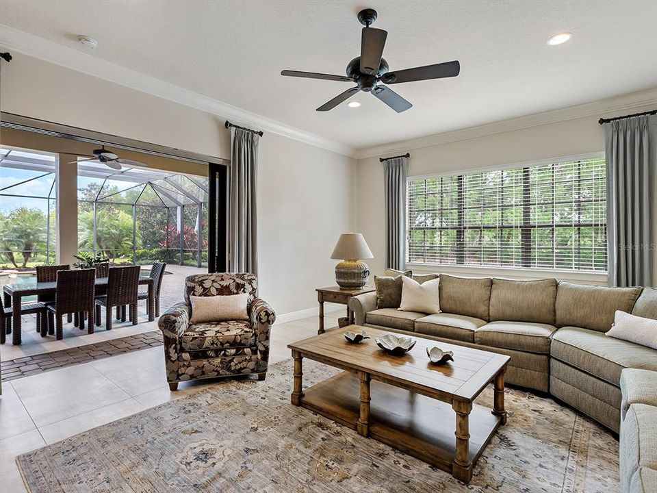 Под контрактом: $1,895,000 (3 спален, 3 ванн, 3667 Квадратных фут)