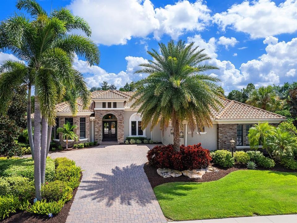 Под контрактом: $1,895,000 (3 спален, 3 ванн, 3667 Квадратных фут)