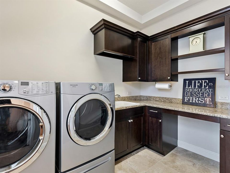 Под контрактом: $1,895,000 (3 спален, 3 ванн, 3667 Квадратных фут)