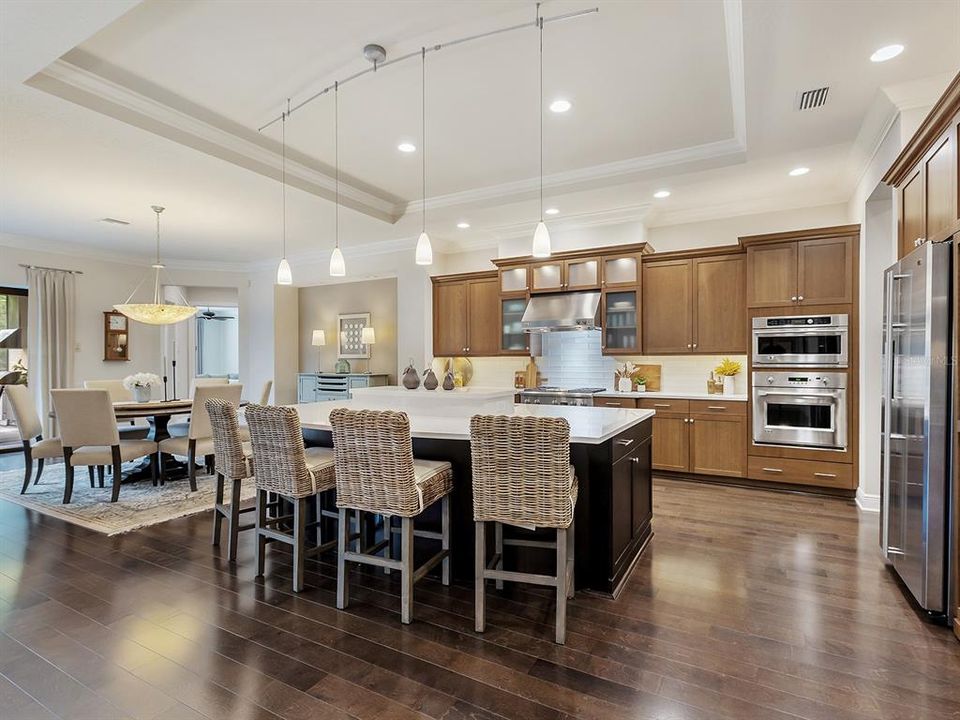 Под контрактом: $1,895,000 (3 спален, 3 ванн, 3667 Квадратных фут)