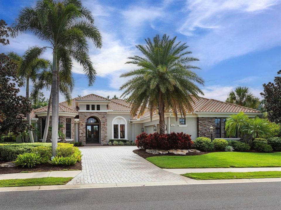 Под контрактом: $1,895,000 (3 спален, 3 ванн, 3667 Квадратных фут)