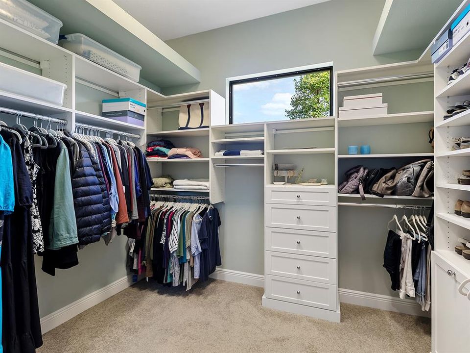 Под контрактом: $1,895,000 (3 спален, 3 ванн, 3667 Квадратных фут)