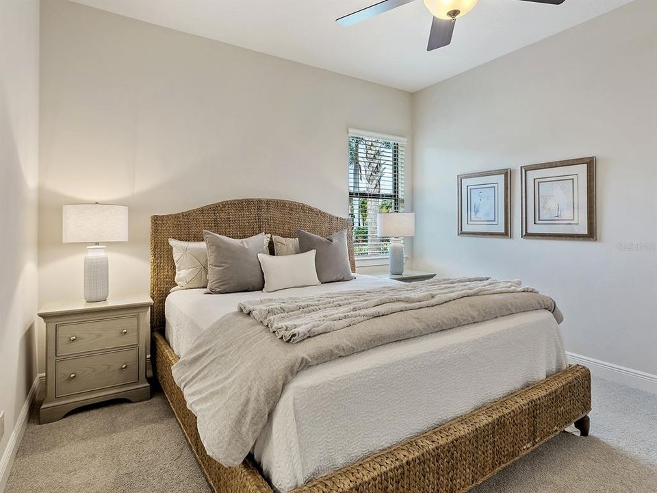 Под контрактом: $1,895,000 (3 спален, 3 ванн, 3667 Квадратных фут)