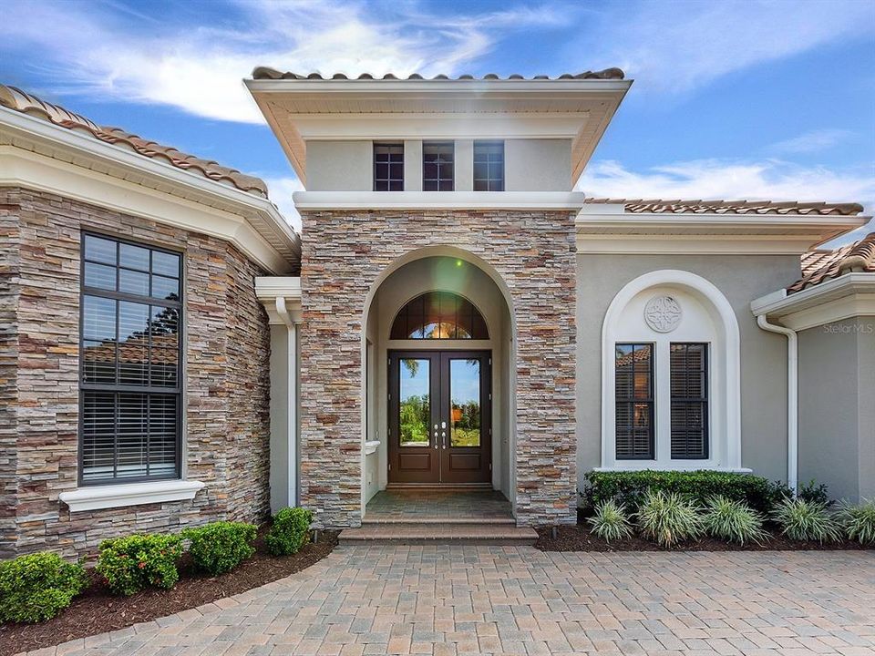 Под контрактом: $1,895,000 (3 спален, 3 ванн, 3667 Квадратных фут)