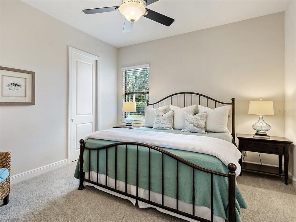 Под контрактом: $1,895,000 (3 спален, 3 ванн, 3667 Квадратных фут)