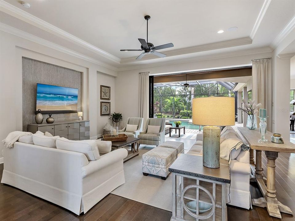 Под контрактом: $1,895,000 (3 спален, 3 ванн, 3667 Квадратных фут)