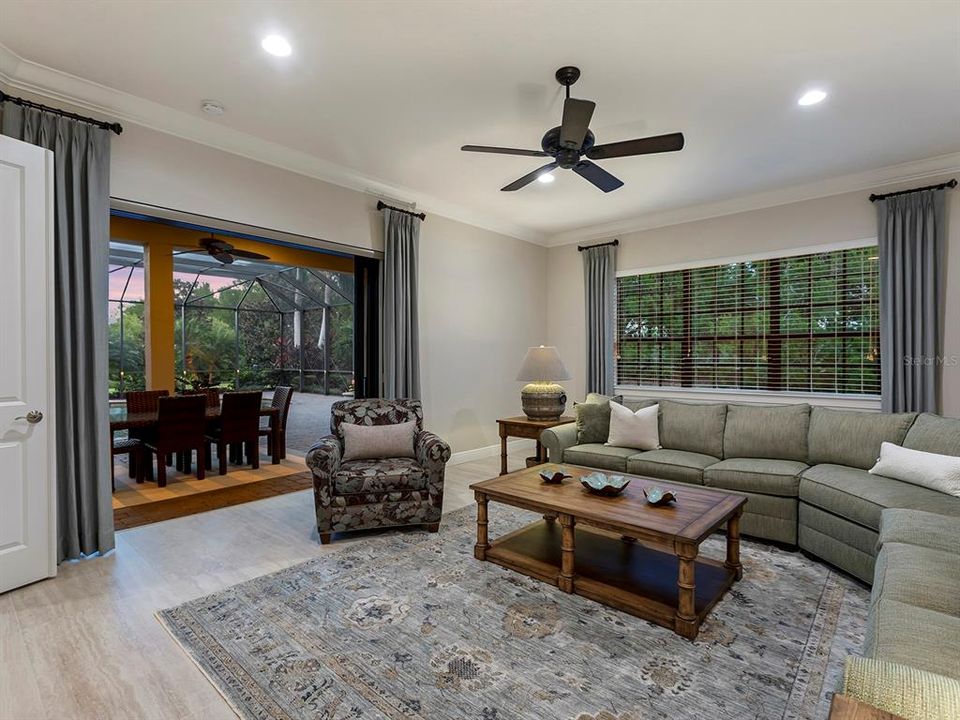 Под контрактом: $1,895,000 (3 спален, 3 ванн, 3667 Квадратных фут)