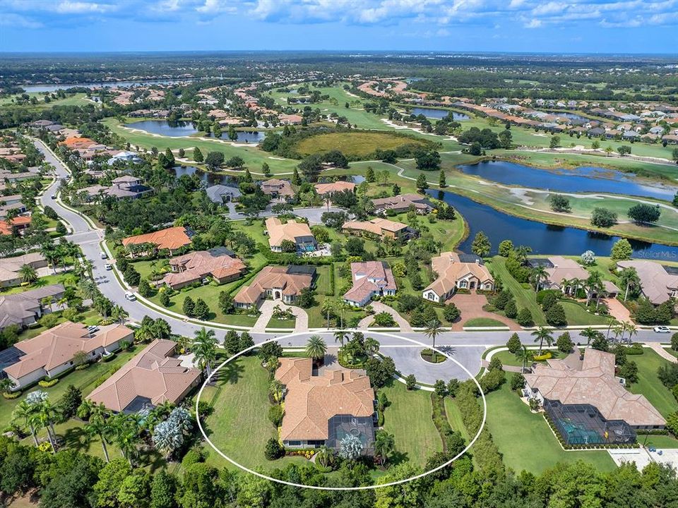 Под контрактом: $1,895,000 (3 спален, 3 ванн, 3667 Квадратных фут)