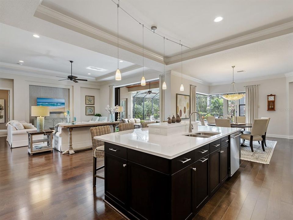 Под контрактом: $1,895,000 (3 спален, 3 ванн, 3667 Квадратных фут)