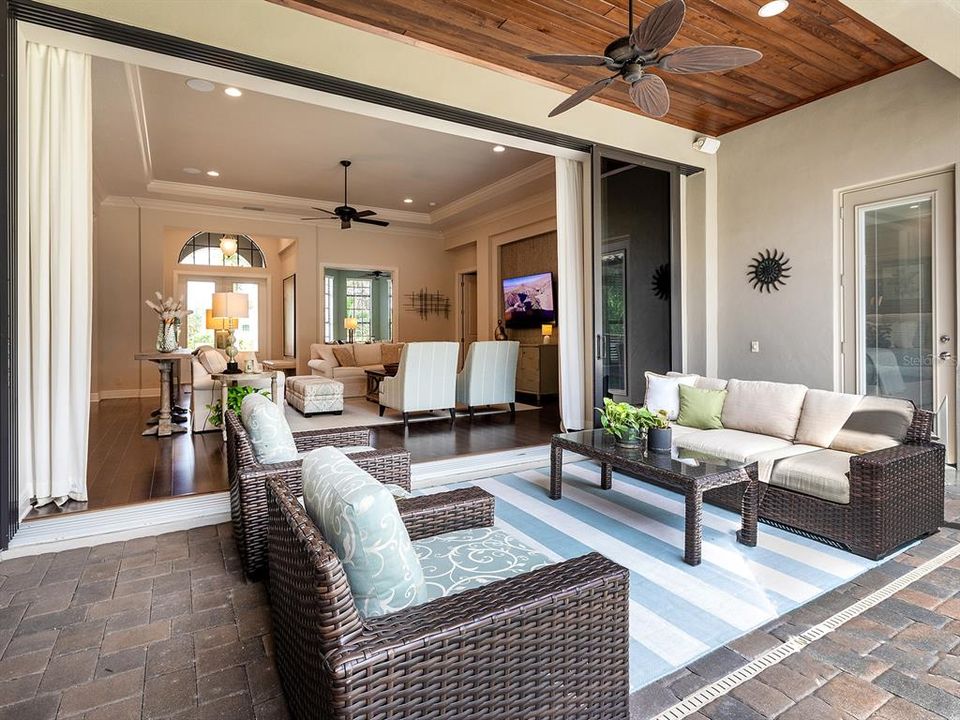 Под контрактом: $1,895,000 (3 спален, 3 ванн, 3667 Квадратных фут)