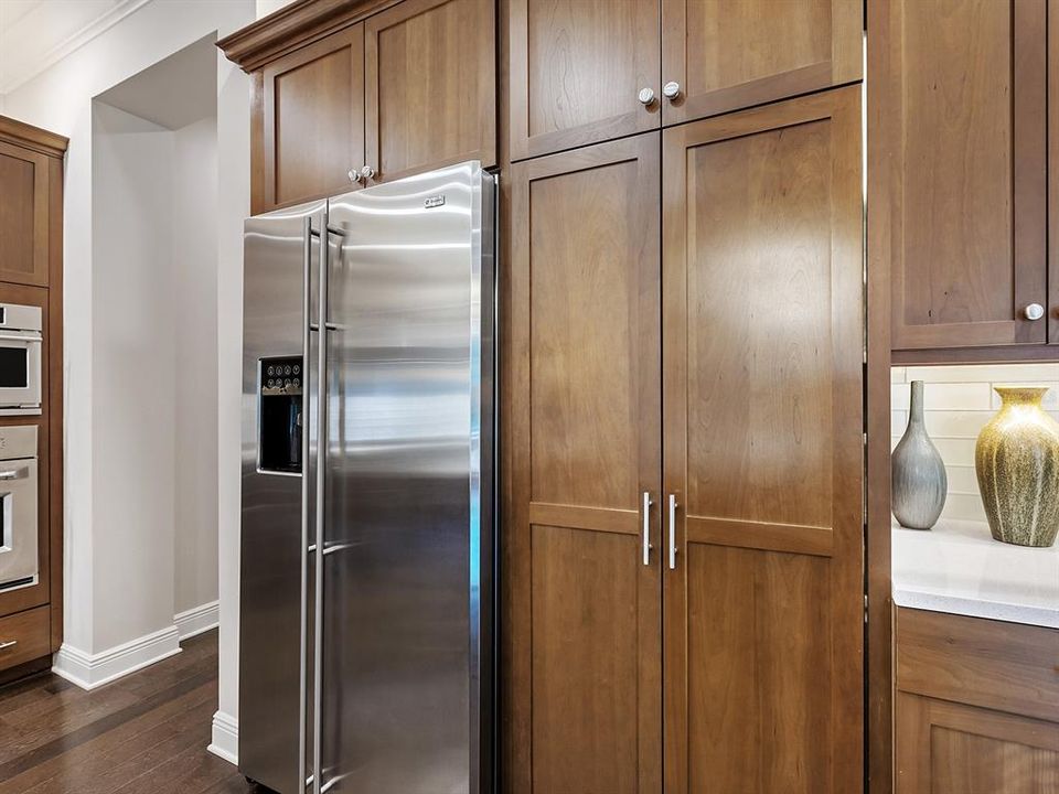 Под контрактом: $1,895,000 (3 спален, 3 ванн, 3667 Квадратных фут)