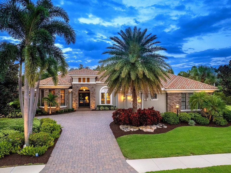 Под контрактом: $1,895,000 (3 спален, 3 ванн, 3667 Квадратных фут)