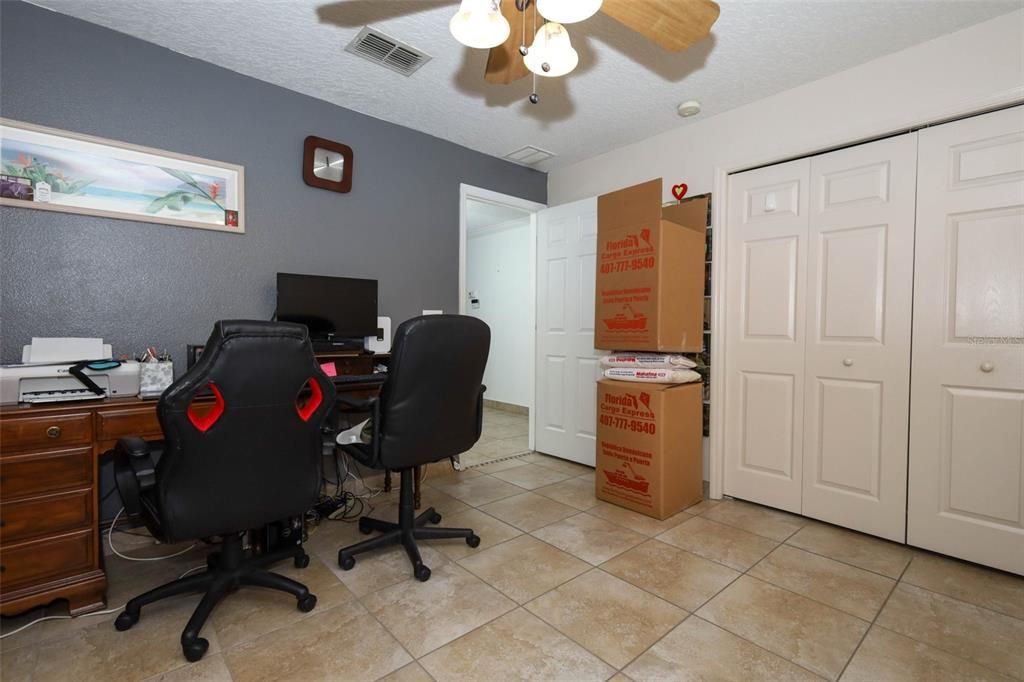 合同活跃: $419,000 (3 贝兹, 2 浴室, 1684 平方英尺)