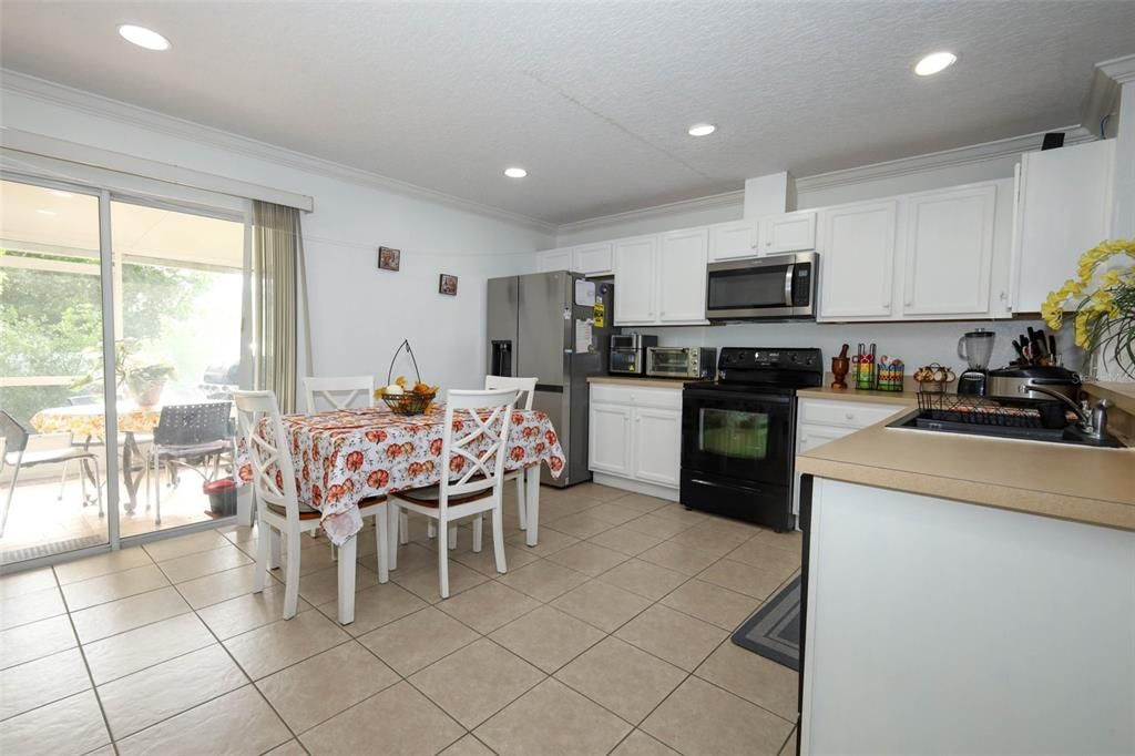 合同活跃: $419,000 (3 贝兹, 2 浴室, 1684 平方英尺)