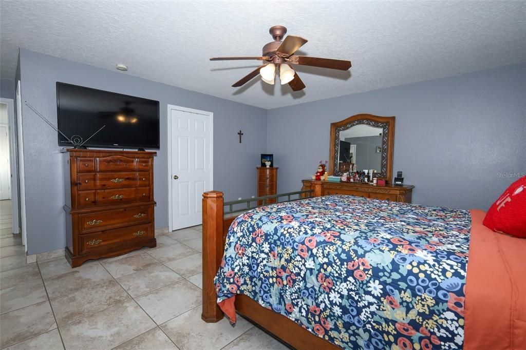 合同活跃: $419,000 (3 贝兹, 2 浴室, 1684 平方英尺)