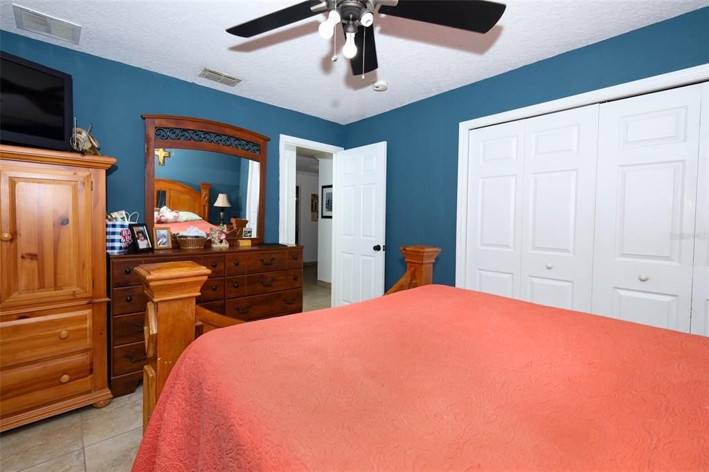 合同活跃: $419,000 (3 贝兹, 2 浴室, 1684 平方英尺)