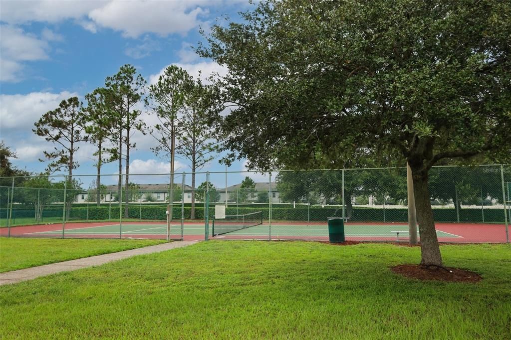 合同活跃: $419,000 (3 贝兹, 2 浴室, 1684 平方英尺)