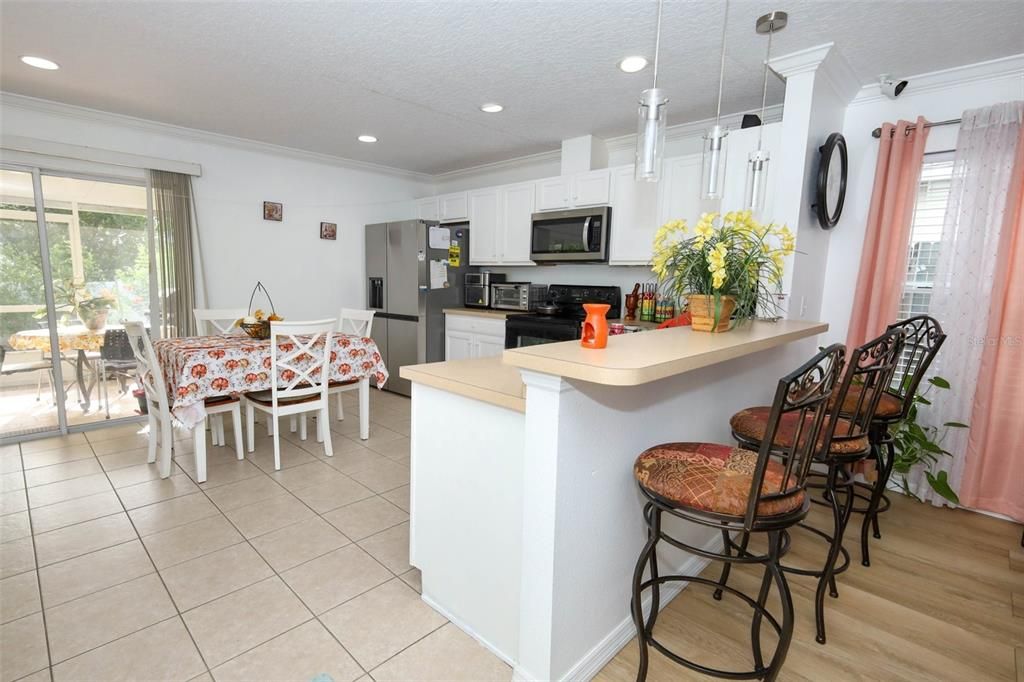 合同活跃: $419,000 (3 贝兹, 2 浴室, 1684 平方英尺)