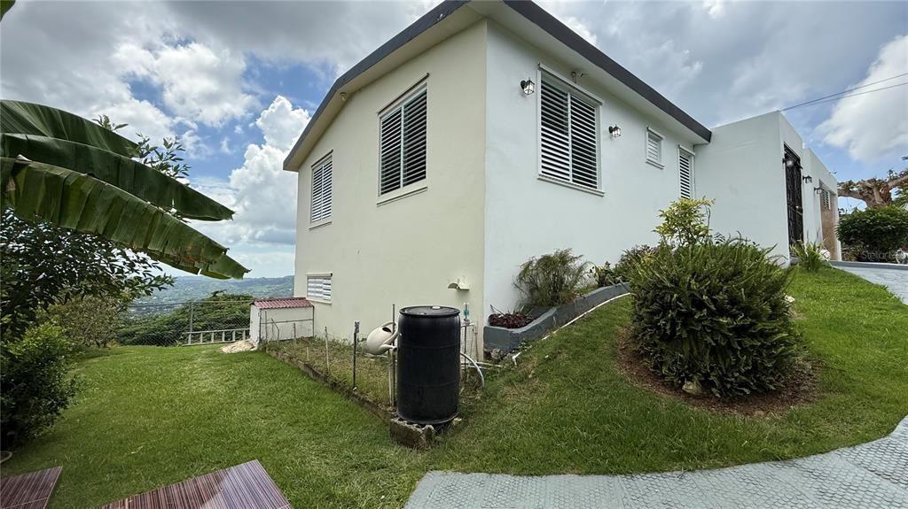 For Sale: $399,000 (3 beds, 3 baths, 2400 Square Feet)