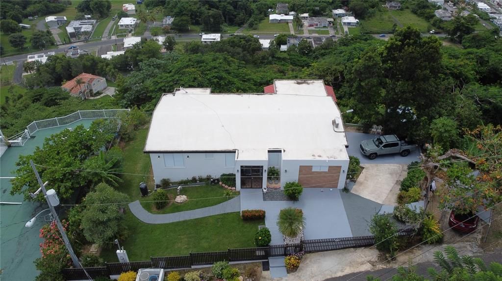 For Sale: $399,000 (3 beds, 3 baths, 2400 Square Feet)