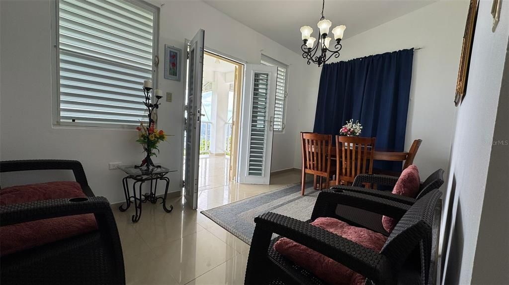 For Sale: $399,000 (3 beds, 3 baths, 2400 Square Feet)