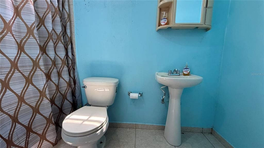 For Sale: $399,000 (3 beds, 3 baths, 2400 Square Feet)