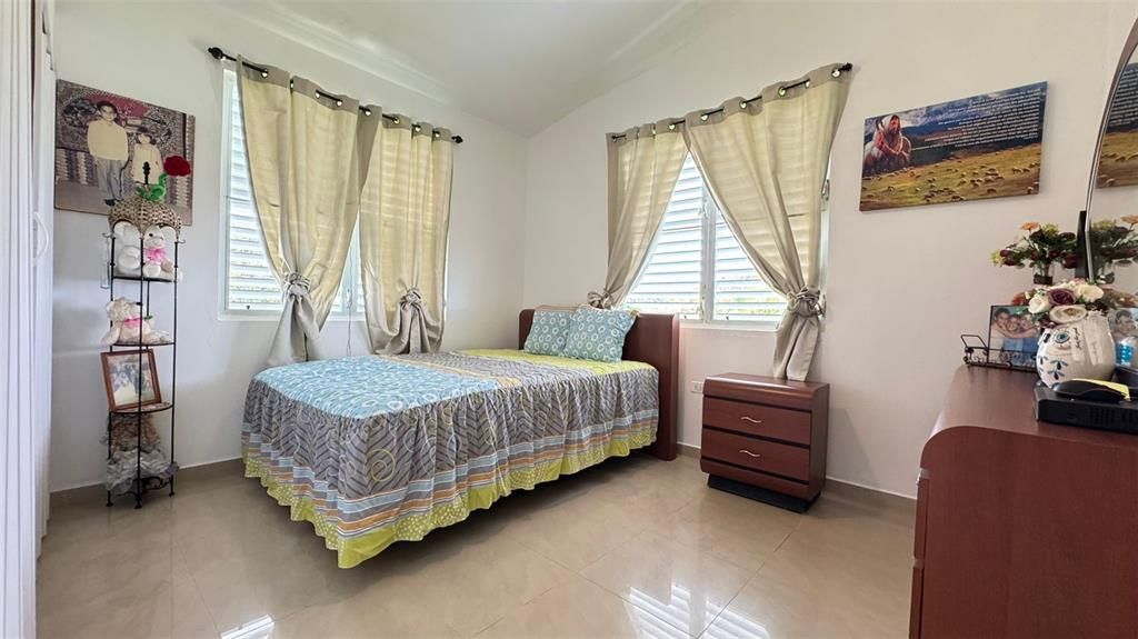 For Sale: $399,000 (3 beds, 3 baths, 2400 Square Feet)