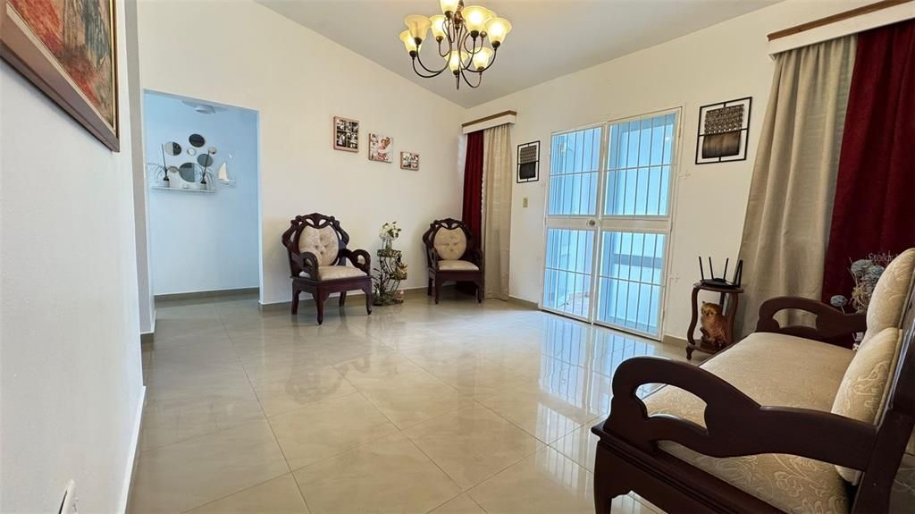 For Sale: $399,000 (3 beds, 3 baths, 2400 Square Feet)