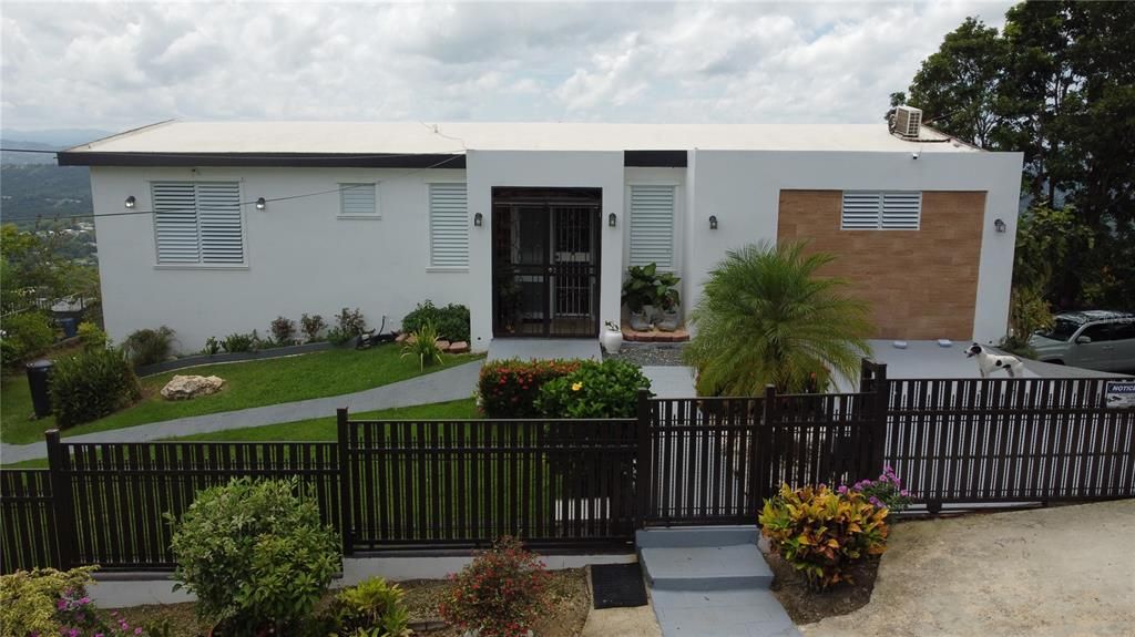 For Sale: $399,000 (3 beds, 3 baths, 2400 Square Feet)