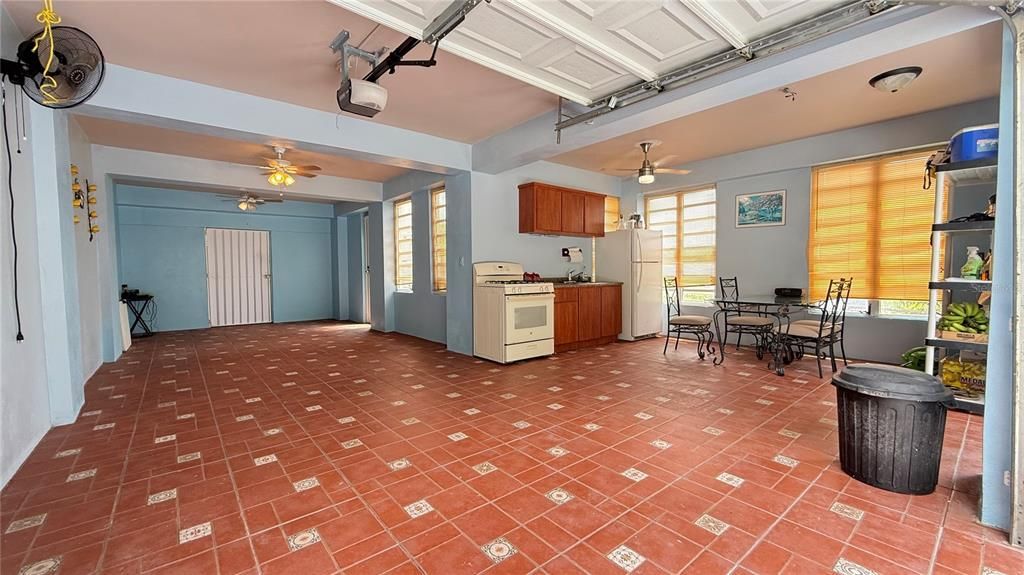 For Sale: $399,000 (3 beds, 3 baths, 2400 Square Feet)