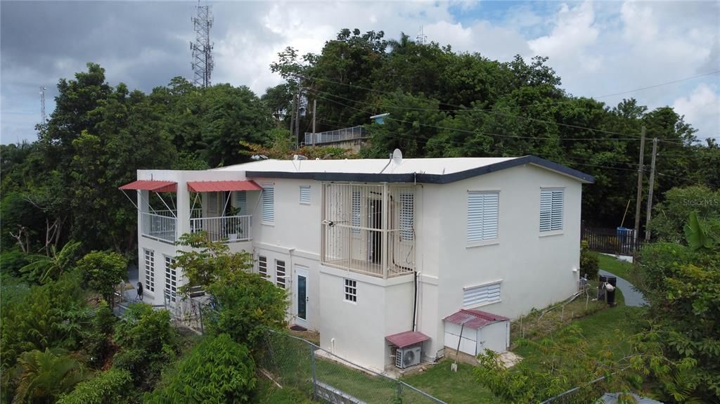 For Sale: $399,000 (3 beds, 3 baths, 2400 Square Feet)