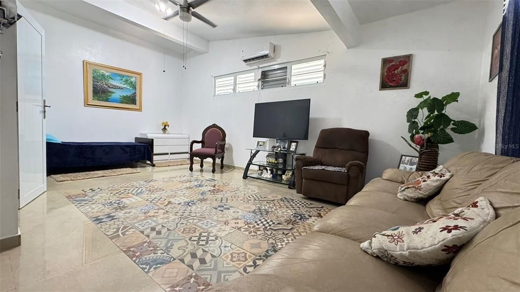 For Sale: $399,000 (3 beds, 3 baths, 2400 Square Feet)