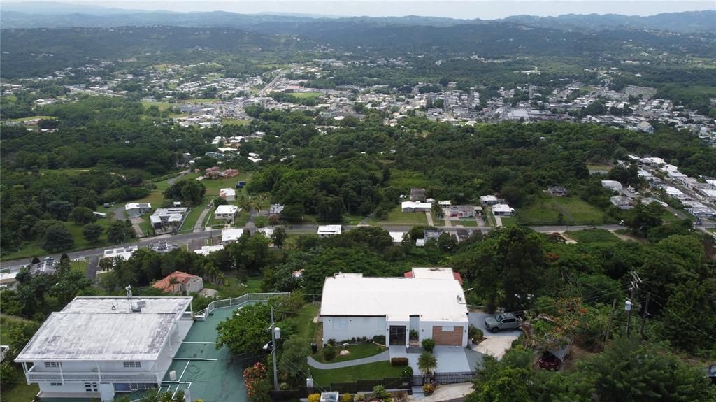 For Sale: $399,000 (3 beds, 3 baths, 2400 Square Feet)