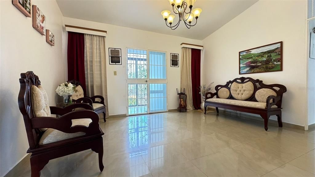 For Sale: $399,000 (3 beds, 3 baths, 2400 Square Feet)