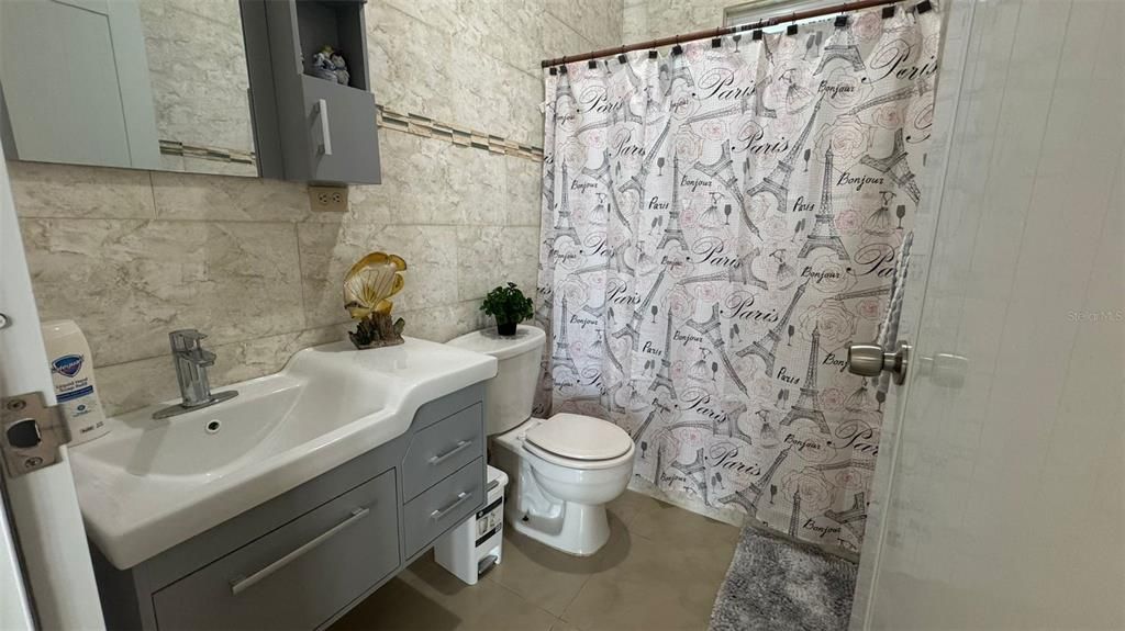 For Sale: $399,000 (3 beds, 3 baths, 2400 Square Feet)