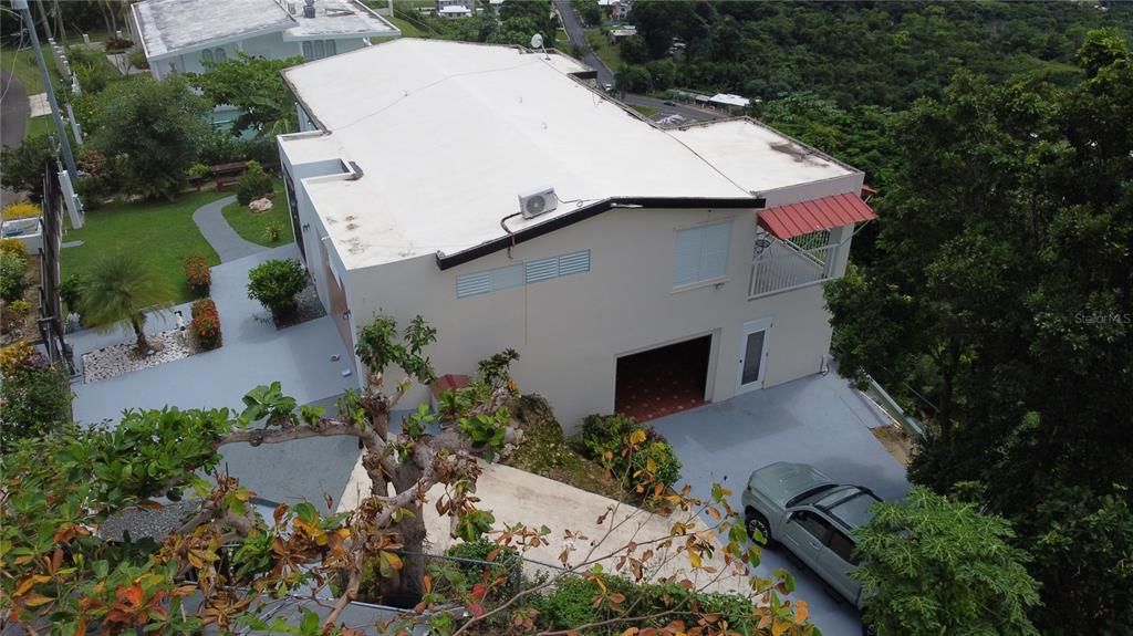 For Sale: $399,000 (3 beds, 3 baths, 2400 Square Feet)