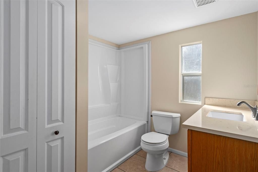 На продажу: $150,000 (2 спален, 1 ванн, 784 Квадратных фут)