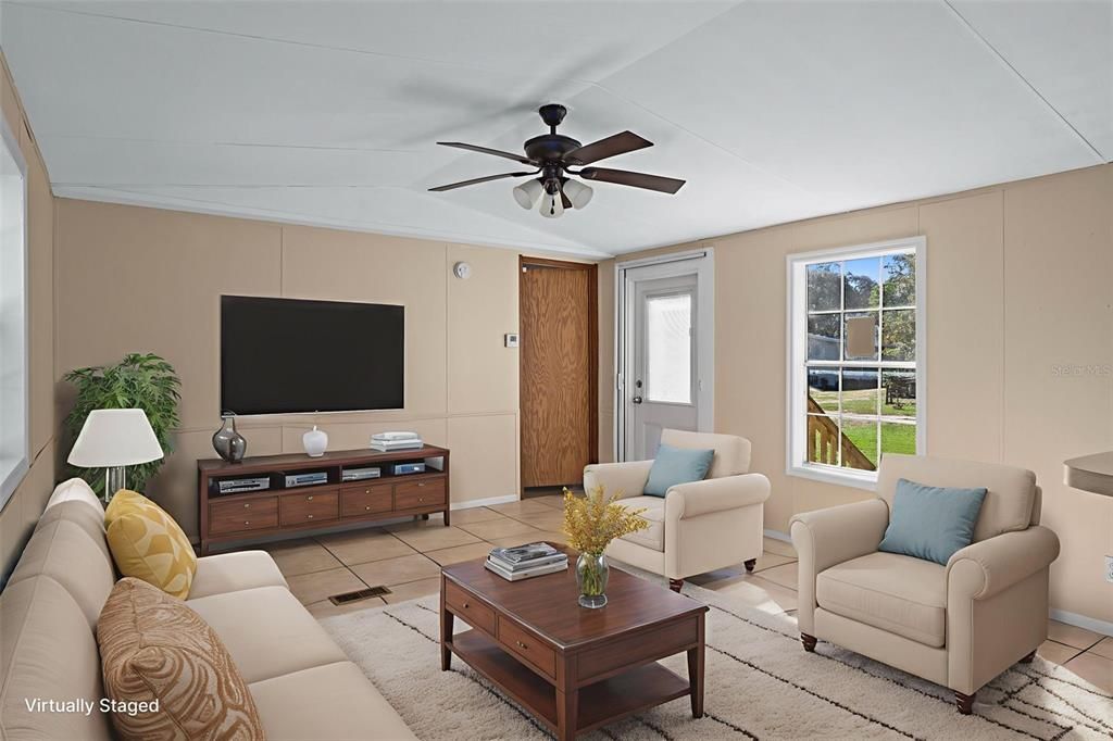 На продажу: $150,000 (2 спален, 1 ванн, 784 Квадратных фут)