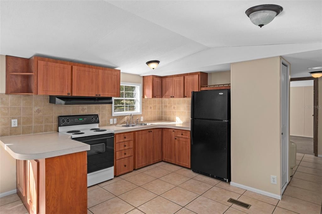 На продажу: $150,000 (2 спален, 1 ванн, 784 Квадратных фут)