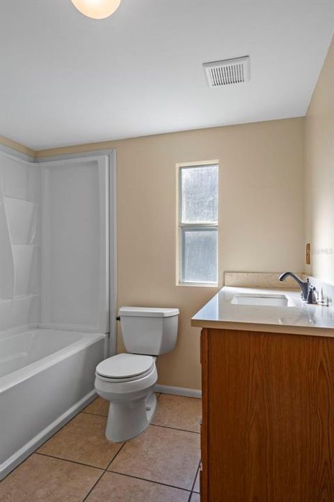 На продажу: $150,000 (2 спален, 1 ванн, 784 Квадратных фут)