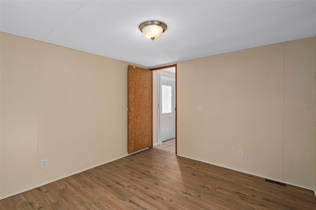 На продажу: $150,000 (2 спален, 1 ванн, 784 Квадратных фут)