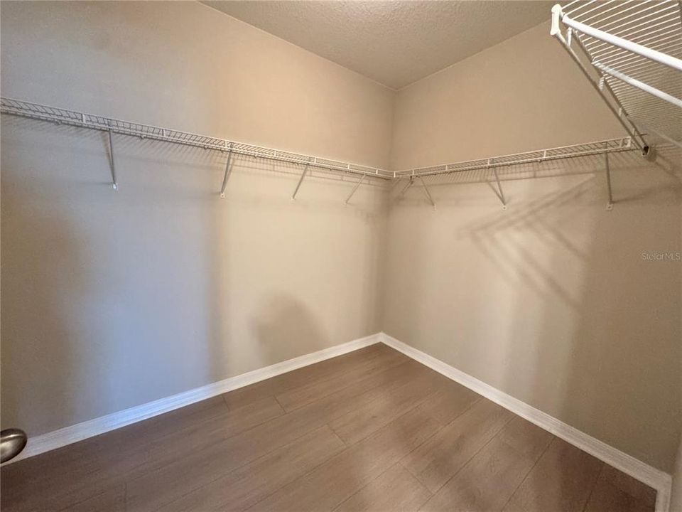 En Venta: $409,800 (5 camas, 2 baños, 2897 Pies cuadrados)